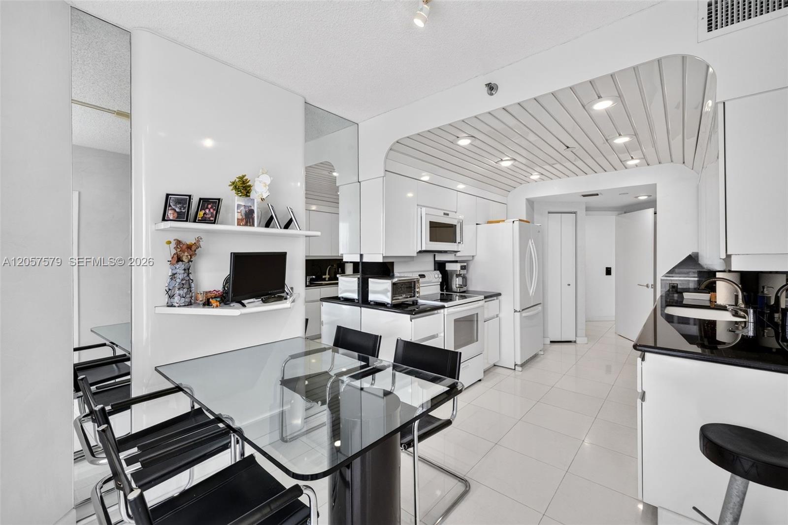 Ver detalles 2506 2 / 3 2154 sq. ft. $ 2026-07-21 0 foto