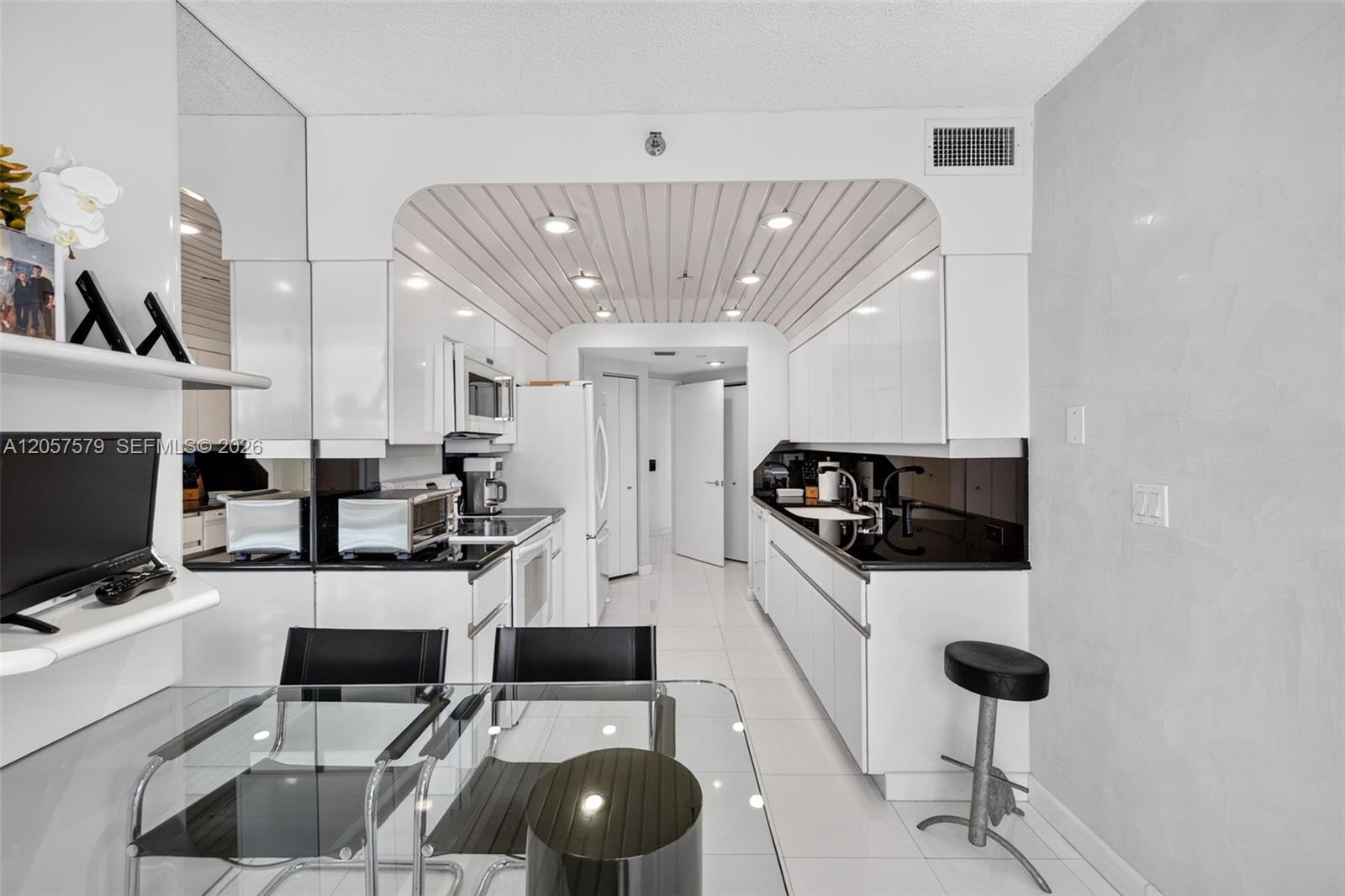 Ver detalles 2506 2 / 3 2154 sq. ft. $ 2026-07-21 0 foto