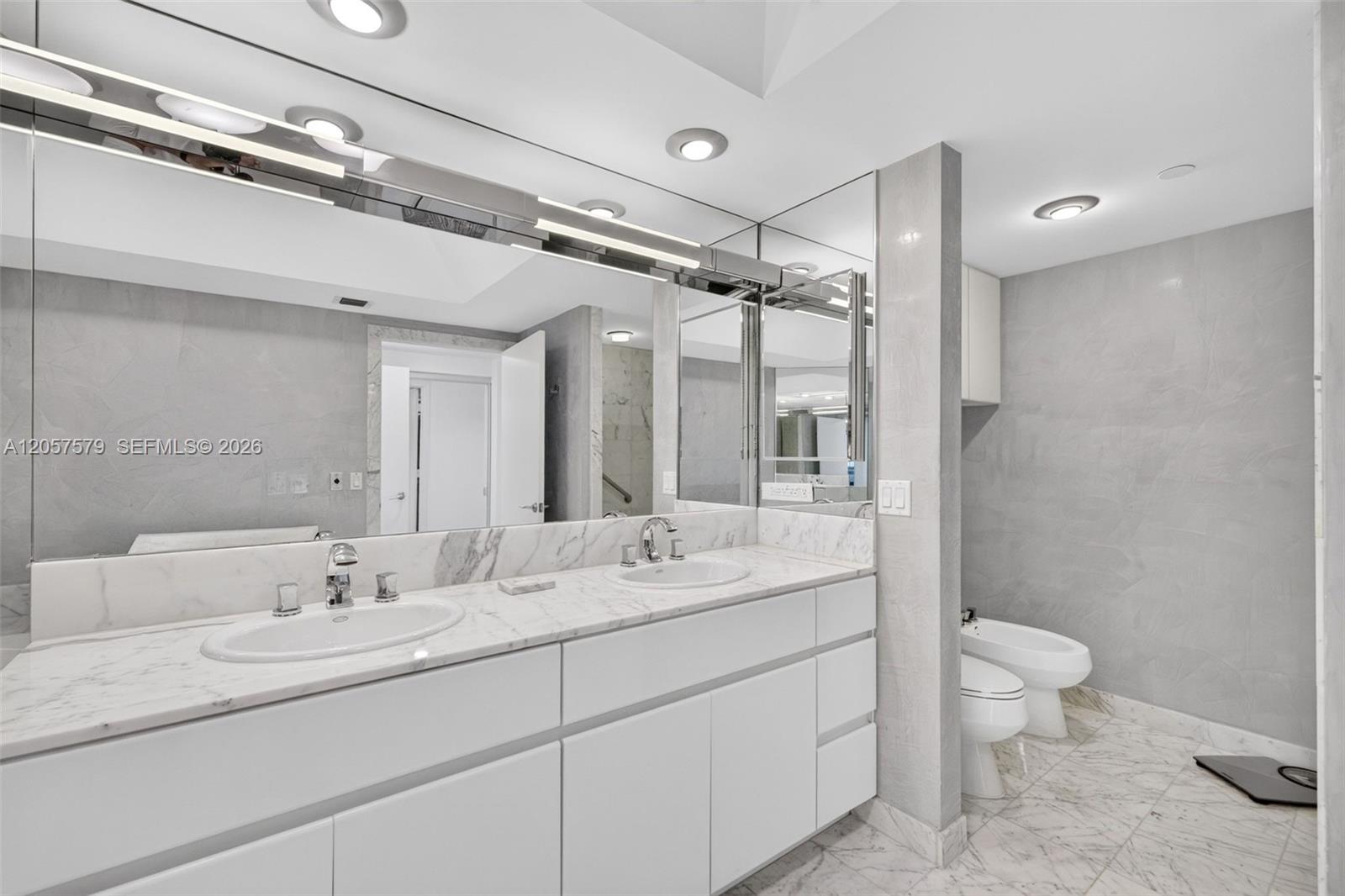 Ver detalles 2506 2 / 3 2154 sq. ft. $ 2026-07-21 0 foto