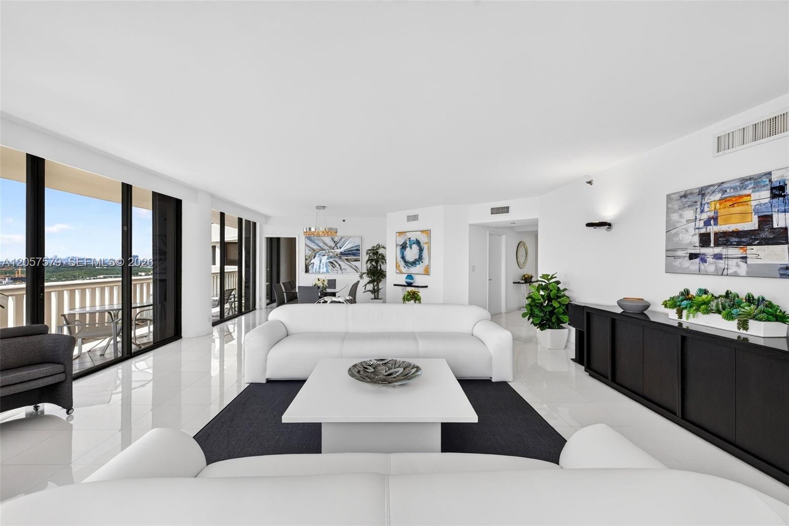 Ver detalles 2506 2 / 3 2154 sq. ft. $ 2026-07-21 0 foto