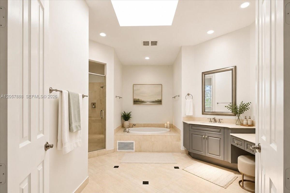 Photo of 996 Sanibel Dr (996), Hollywood, Florida, 33019 - OPEN, CLEAN AND SPACIOUS!