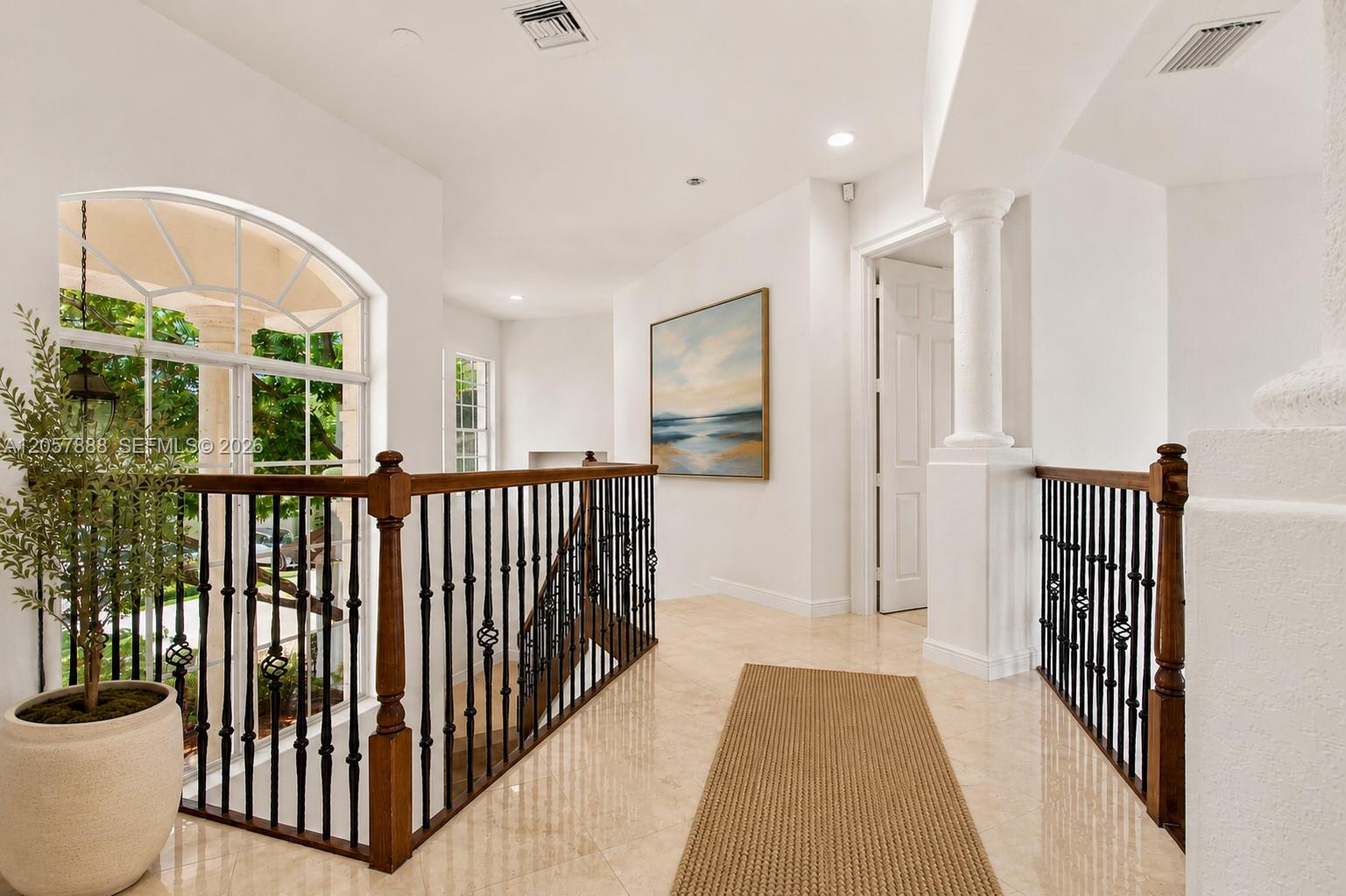 Photo of 996 Sanibel Dr (996), Hollywood, Florida, 33019 - STYLISH AND SPACIOUS!