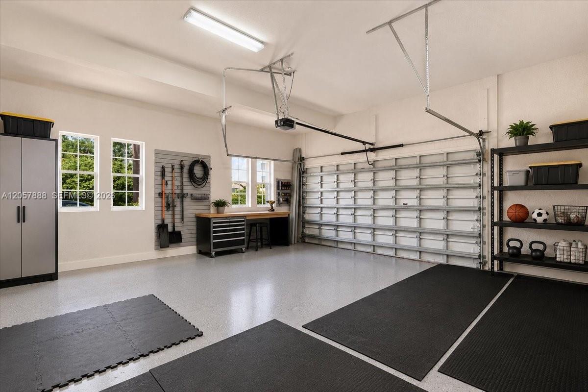 Photo of 996 Sanibel Dr (996), Hollywood, Florida, 33019 - WIDE, OPEN AND SPACIOUS!