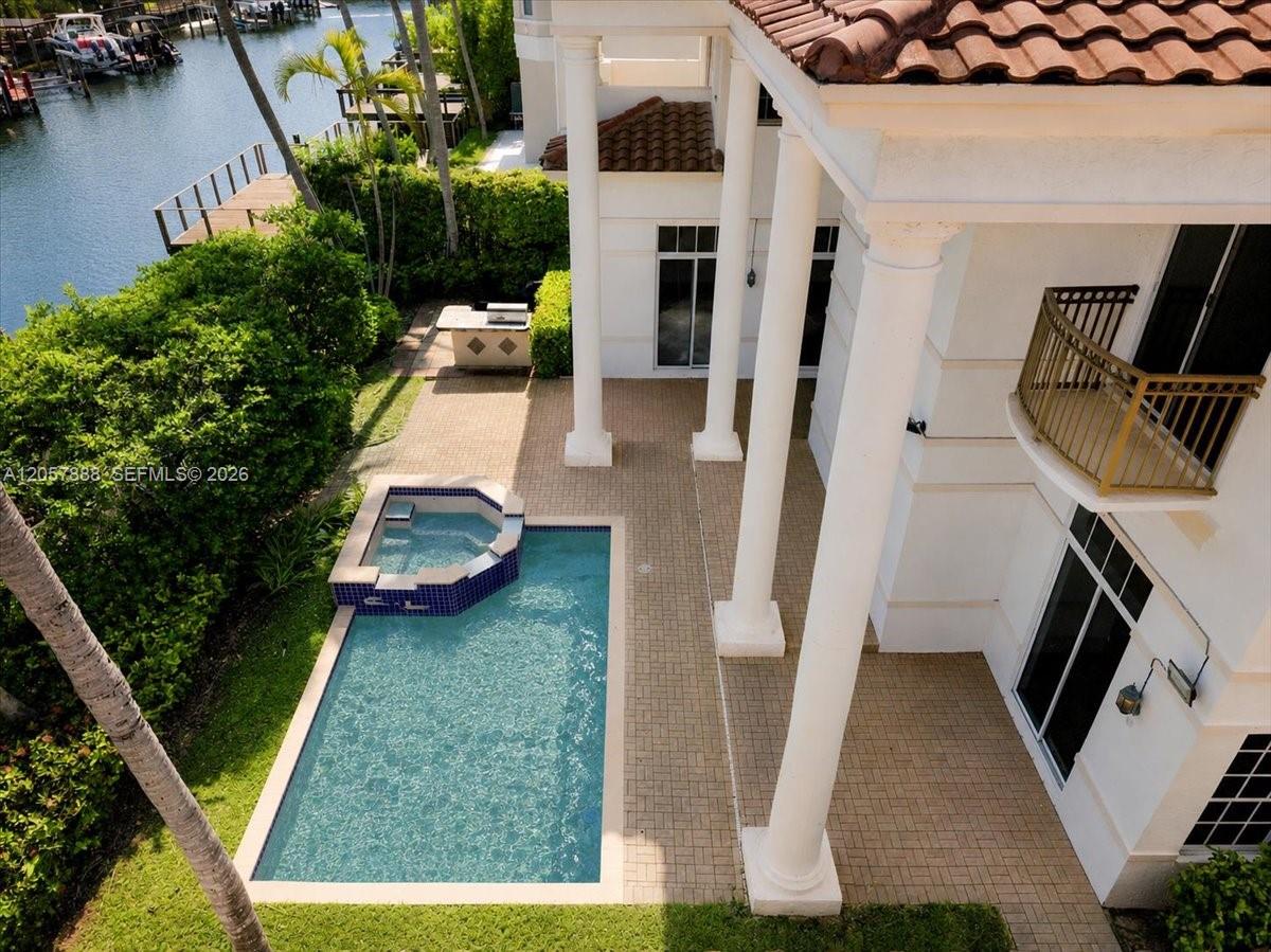 Photo of 996 Sanibel Dr (996), Hollywood, Florida, 33019 - PRICELSS POOL VIEW!