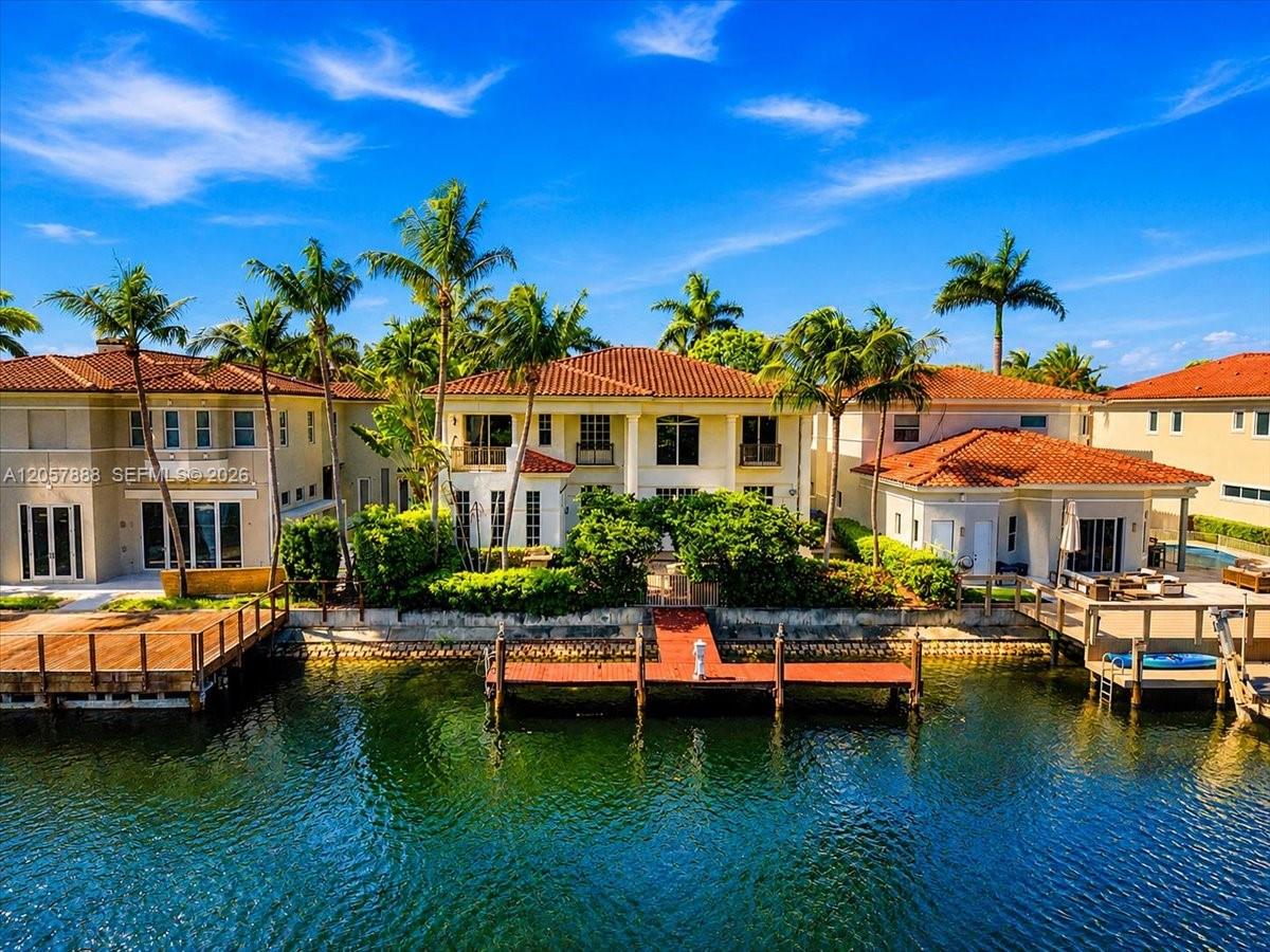 Photo of 996 Sanibel Dr (996), Hollywood, Florida, 33019 - YOUR DREAM HOME IS A REAL LIFE POSTCARD!