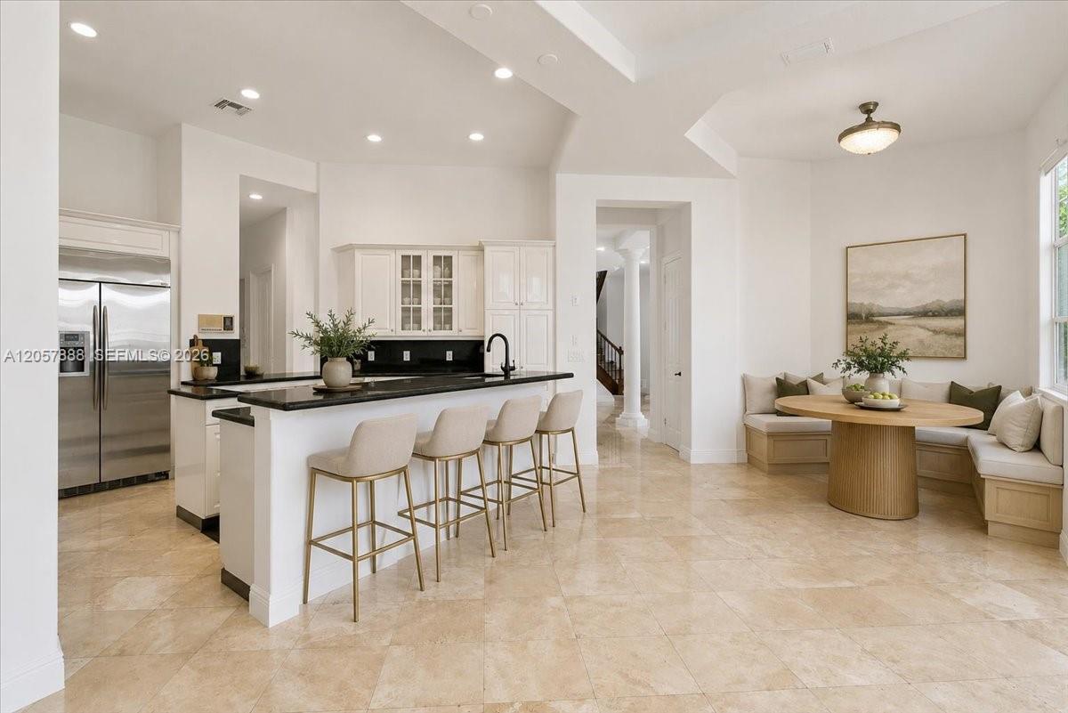 Photo of 996 Sanibel Dr (996), Hollywood, Florida, 33019 - BRIGHT, CLEAN AND SPACIOUS!