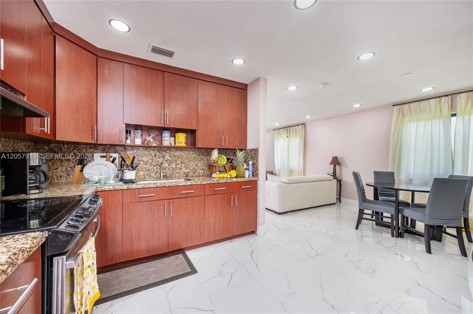 Ver detalles / 2578 sq. ft. $ 2026-07-22 0 foto