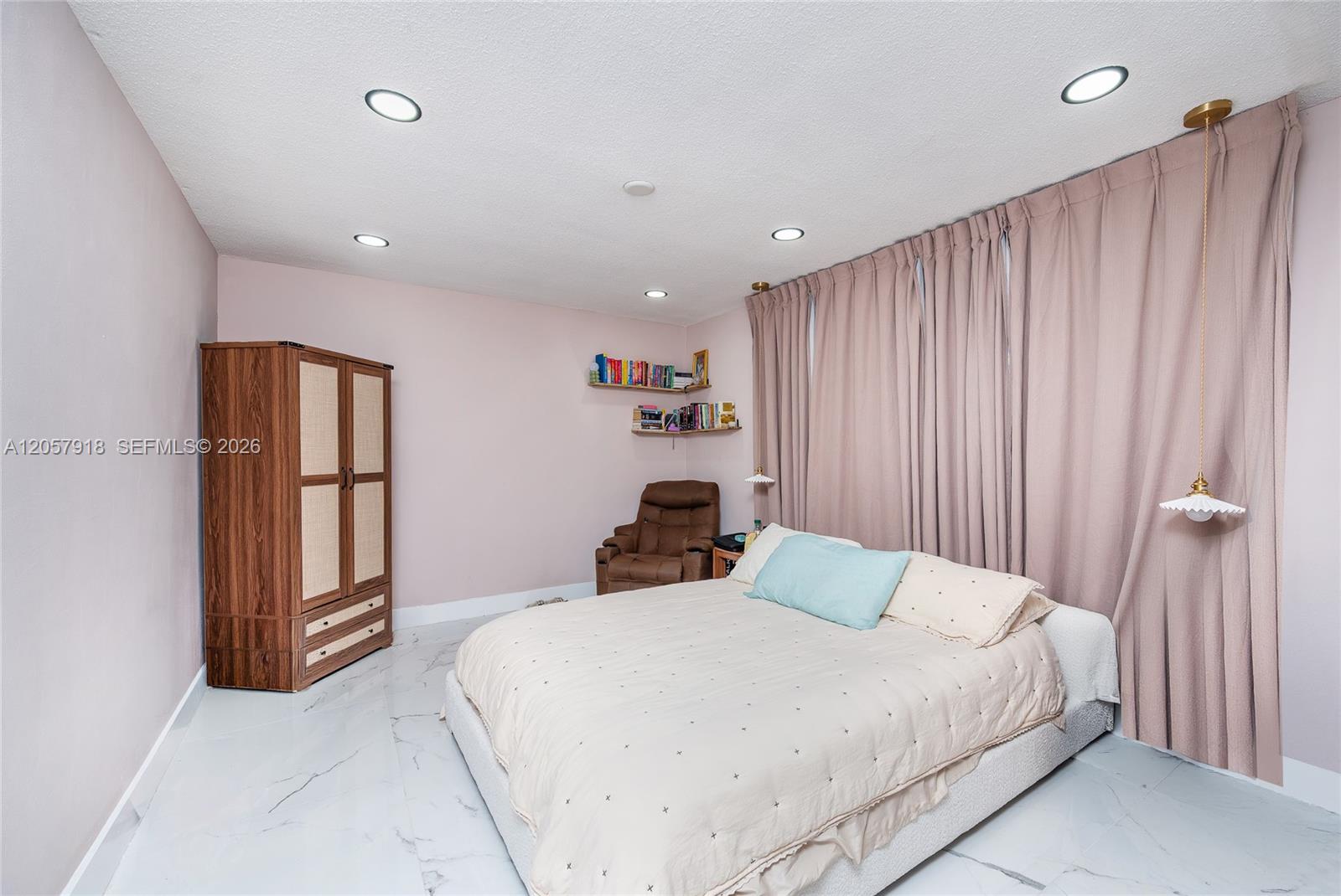 Ver detalles / 2578 sq. ft. $ 2026-07-22 0 foto