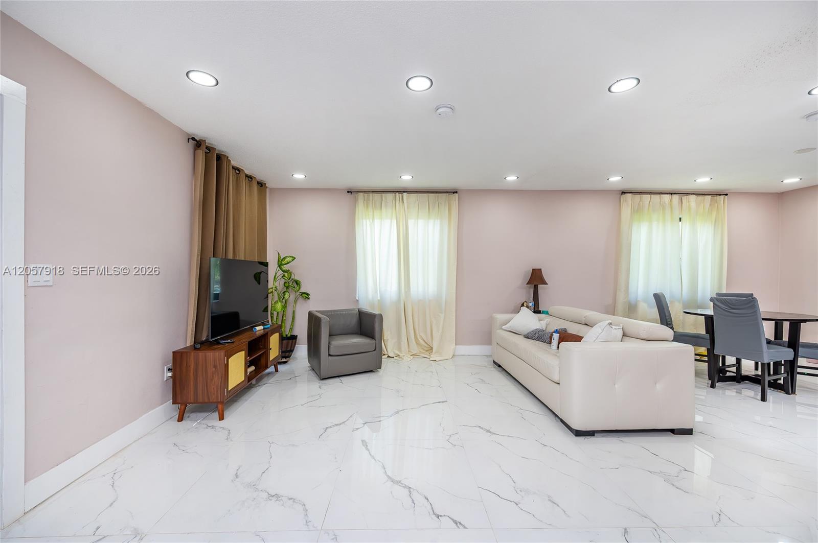 Ver detalles / 2578 sq. ft. $ 2026-07-22 0 foto