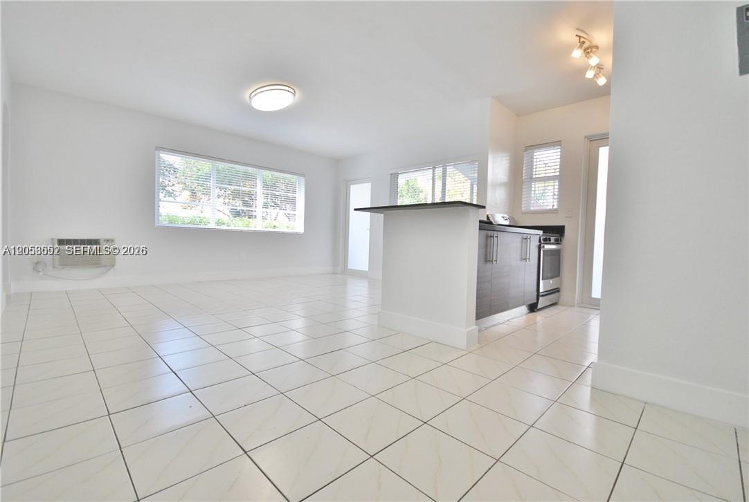 1-8  /   sq. ft. $ 2026-07-22 0 foto