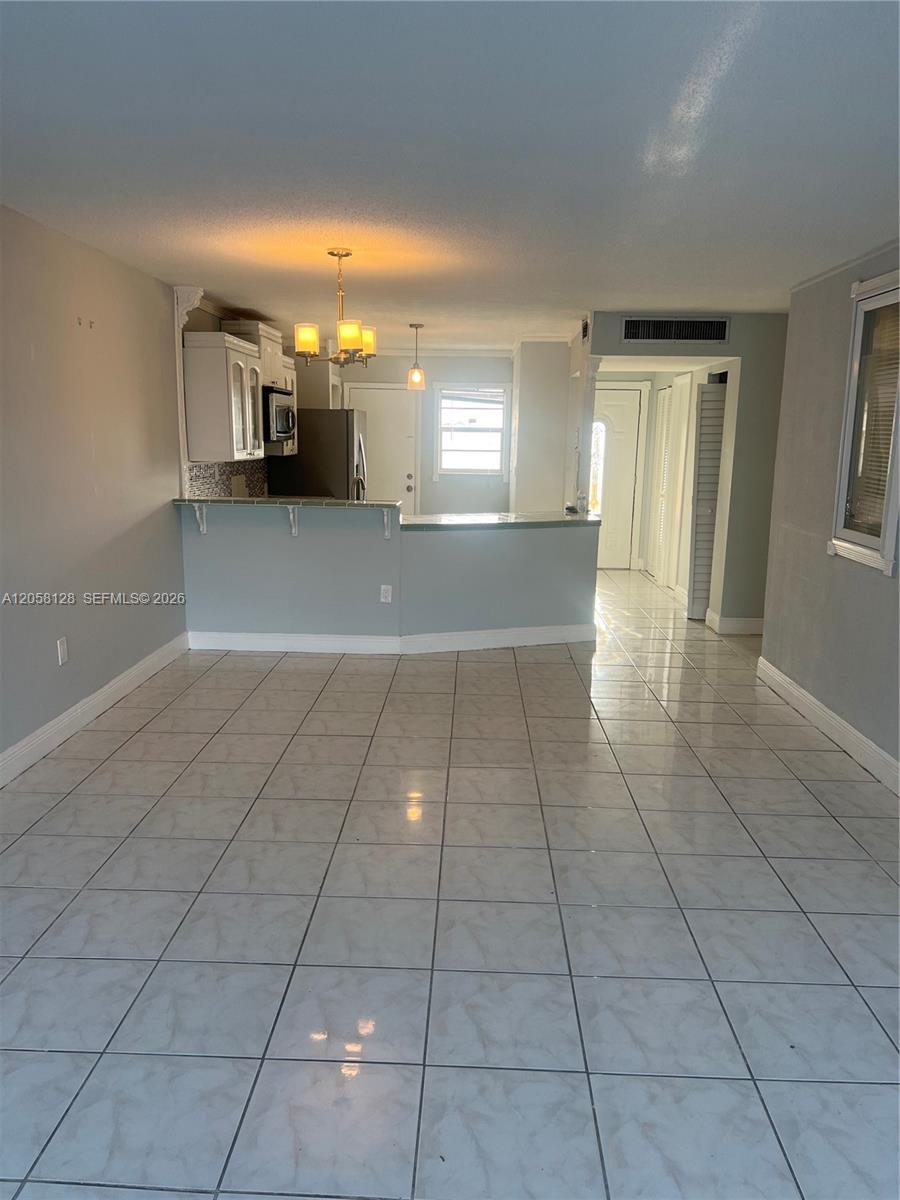 Ver detalles 410-2 2 / 2 1036 sq. ft. $ 2026-07-22 0 foto