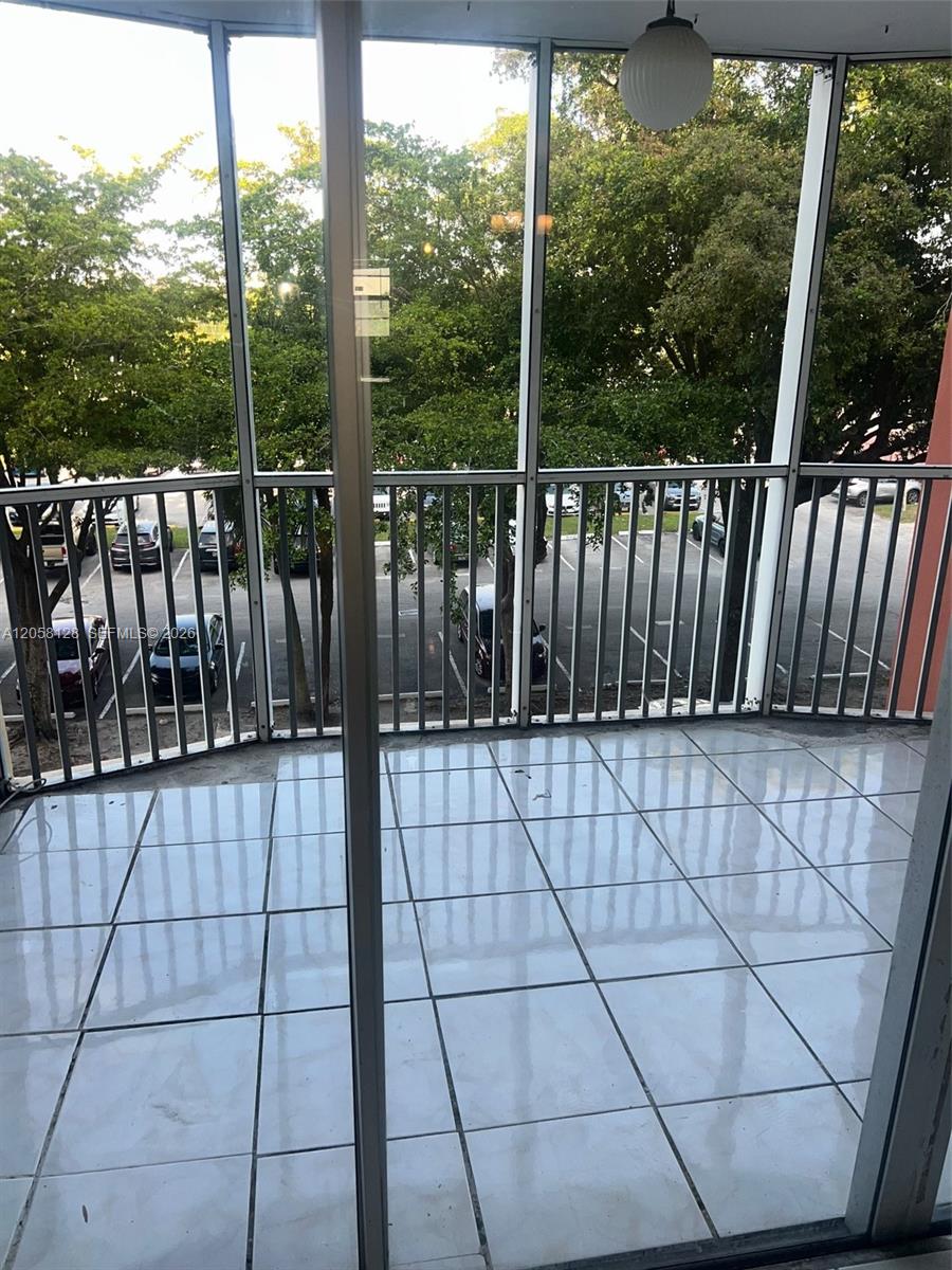 Ver detalles 410-2 2 / 2 1036 sq. ft. $ 2026-07-22 0 foto