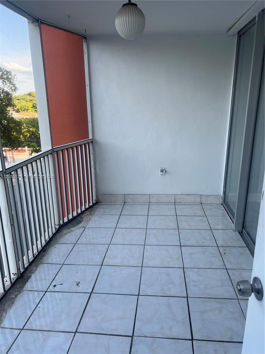 Ver detalles 410-2 2 / 2 1036 sq. ft. $ 2026-07-22 0 foto