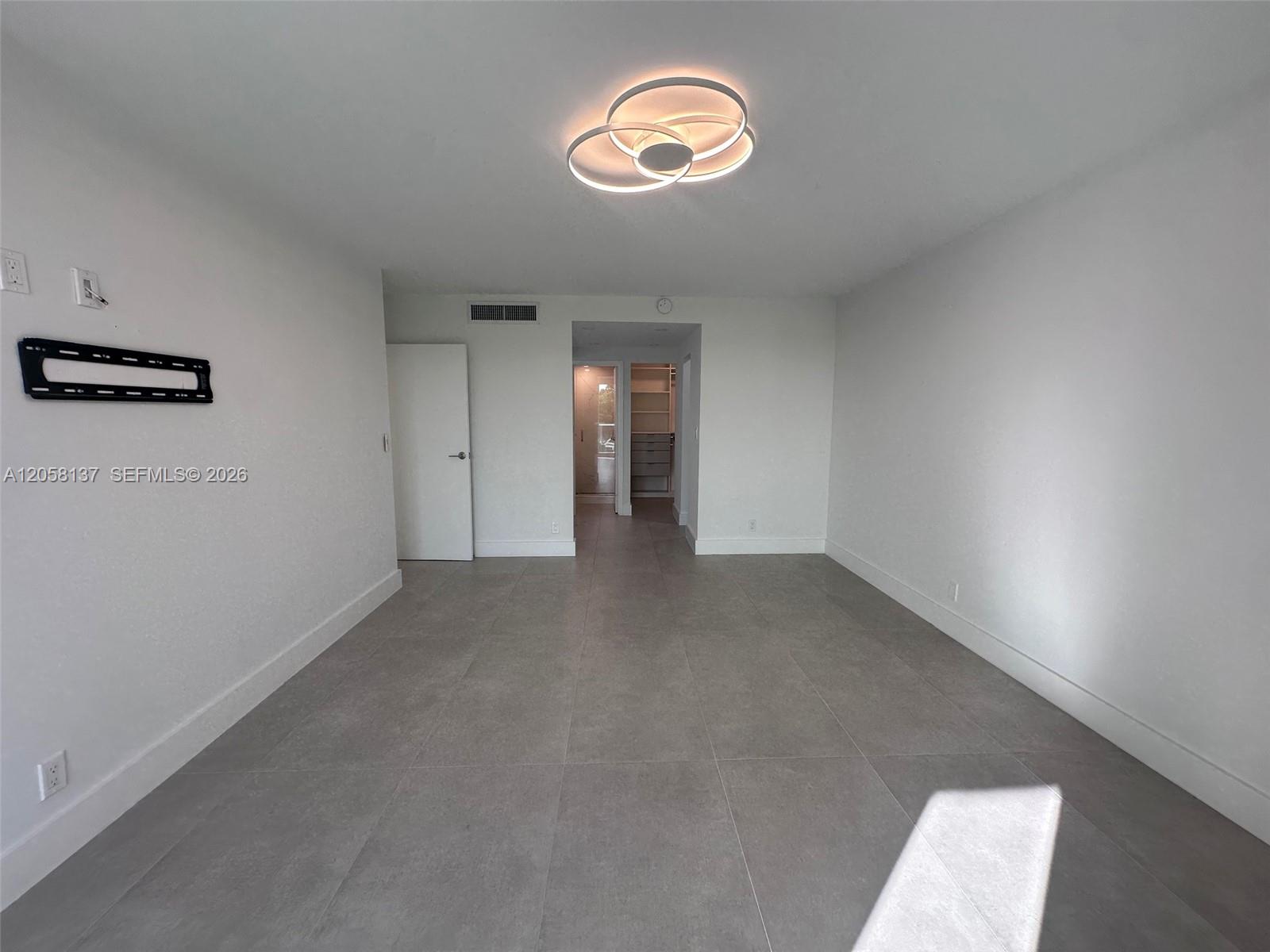317 2 / 2 1521 sq. ft. $ 2026-07-22 0 foto