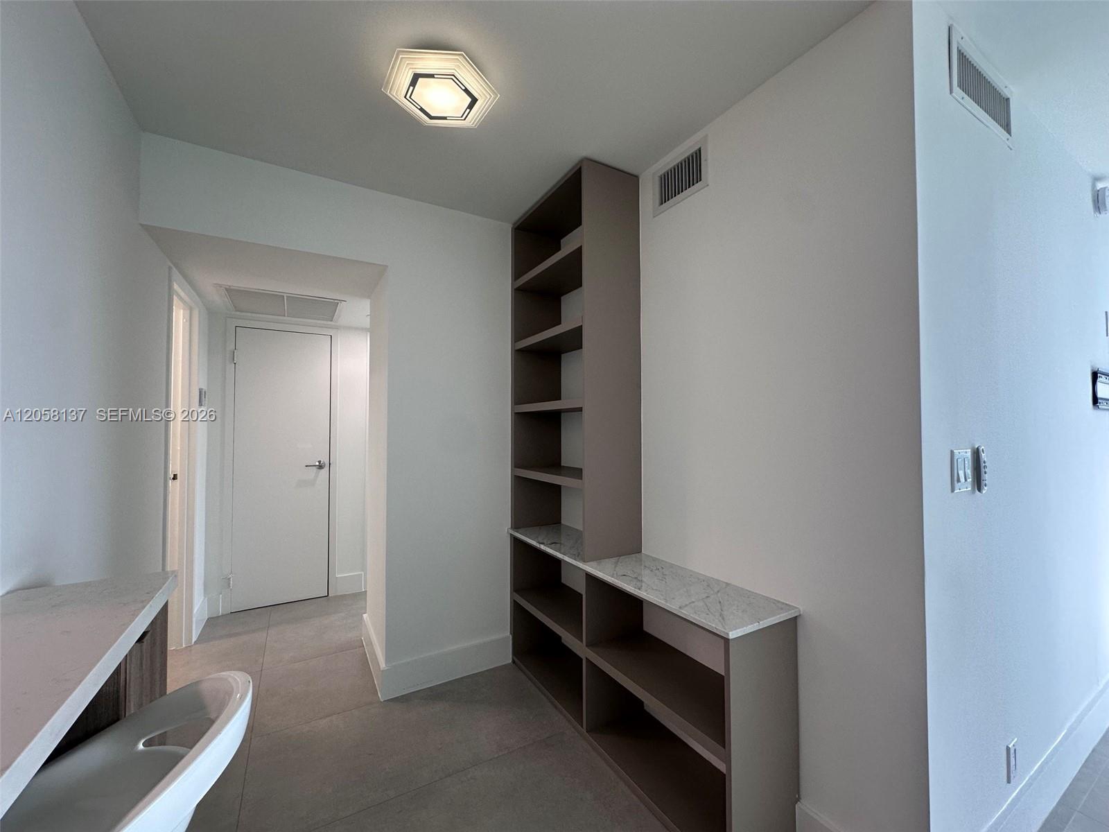 317 2 / 2 1521 sq. ft. $ 2026-07-22 0 foto