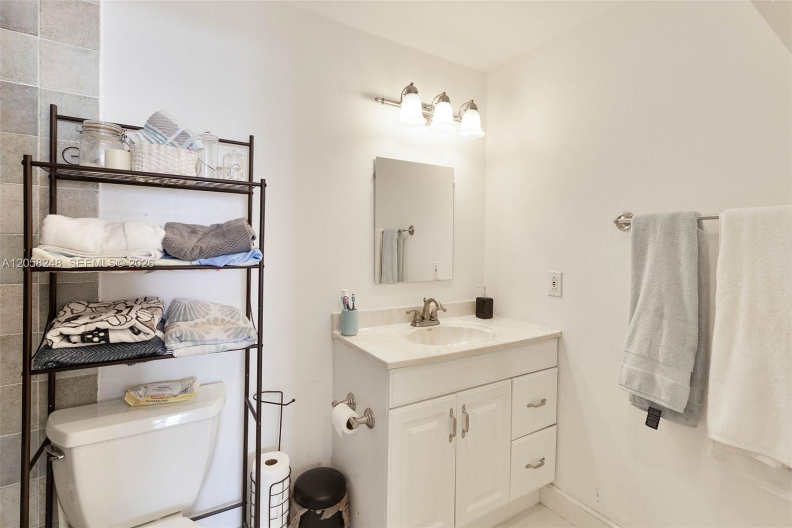 901B 2 / 2 1132 sq. ft. $ 2026-07-22 0 foto
