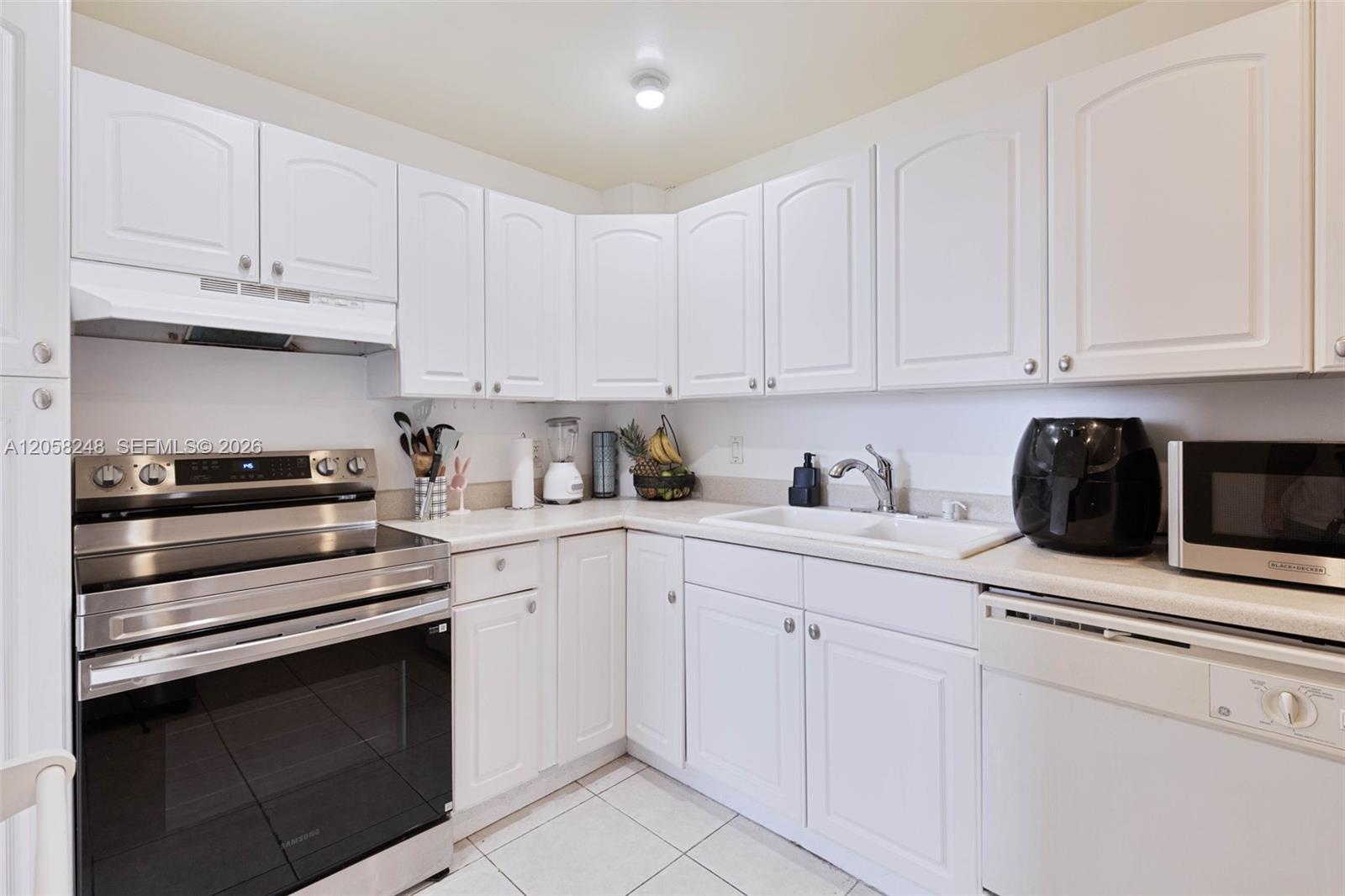 901B 2 / 2 1132 sq. ft. $ 2026-07-22 0 foto