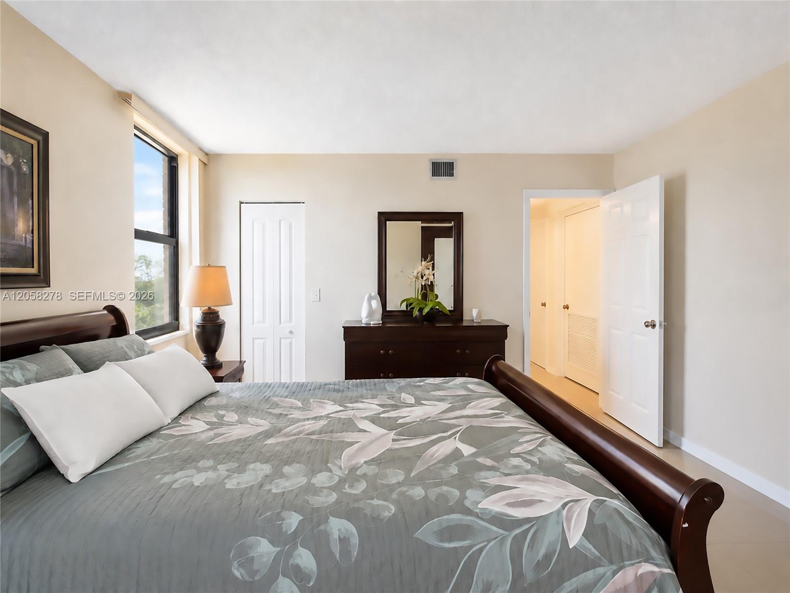 Photo of 2401 Ocean Dr  #1007, Hollywood, Florida, 33019 - 