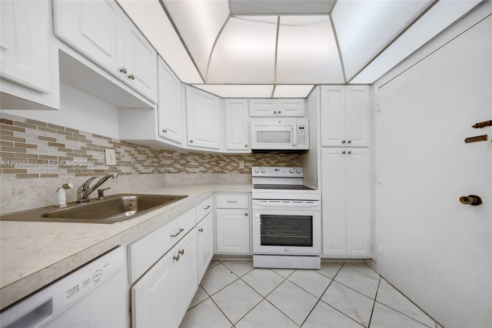 202 1 / 2 762 sq. ft. $ 2026-07-22 0 Photo