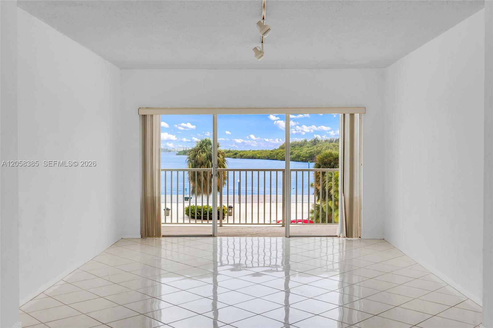 202 1 / 2 762 sq. ft. $ 2026-07-22 0 Photo