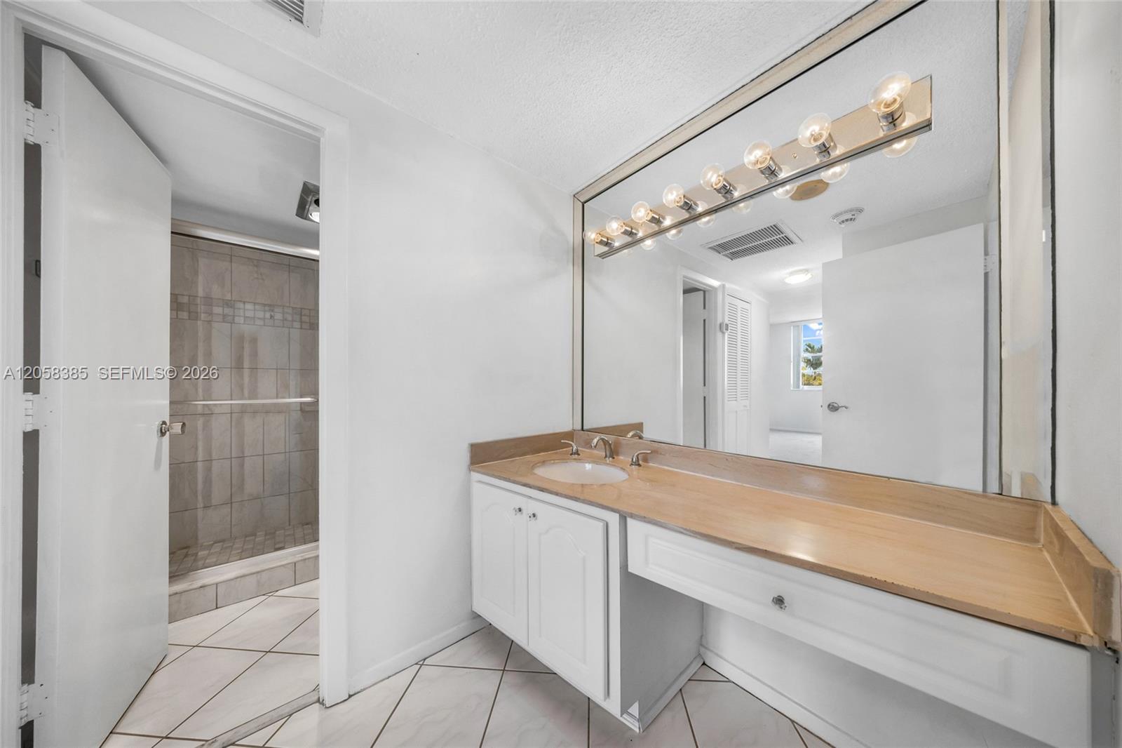 202 1 / 2 762 sq. ft. $ 2026-07-22 0 Photo