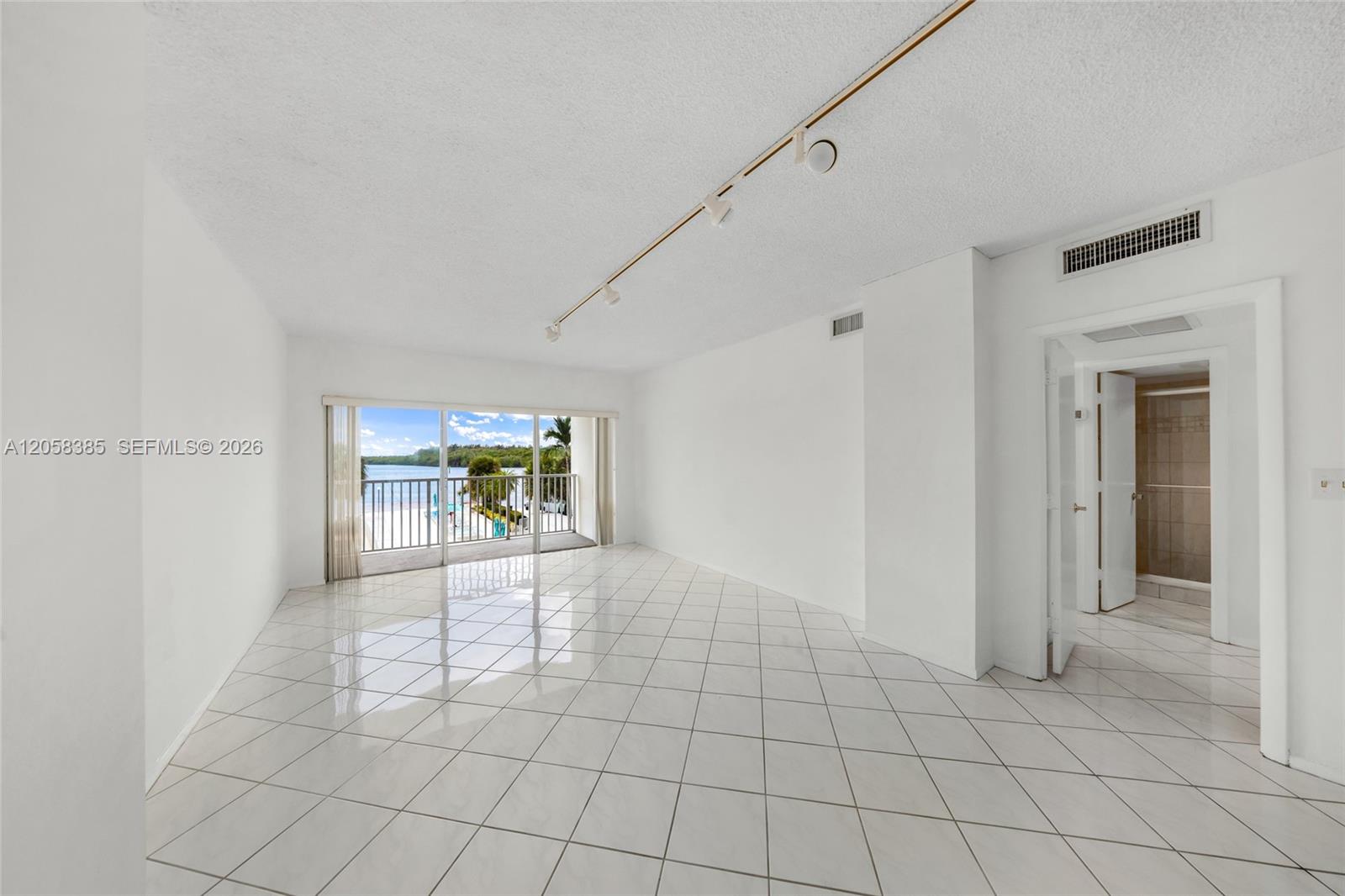 202 1 / 2 762 sq. ft. $ 2026-07-22 0 Photo