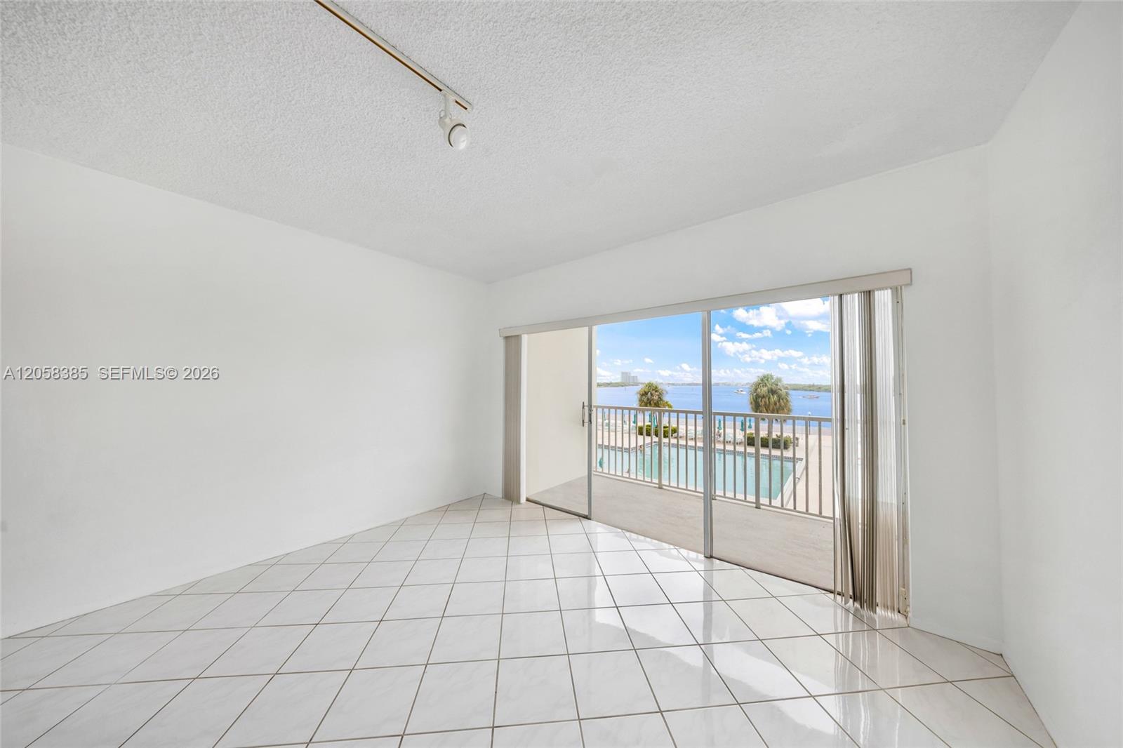 202 1 / 2 762 sq. ft. $ 2026-07-22 0 Photo