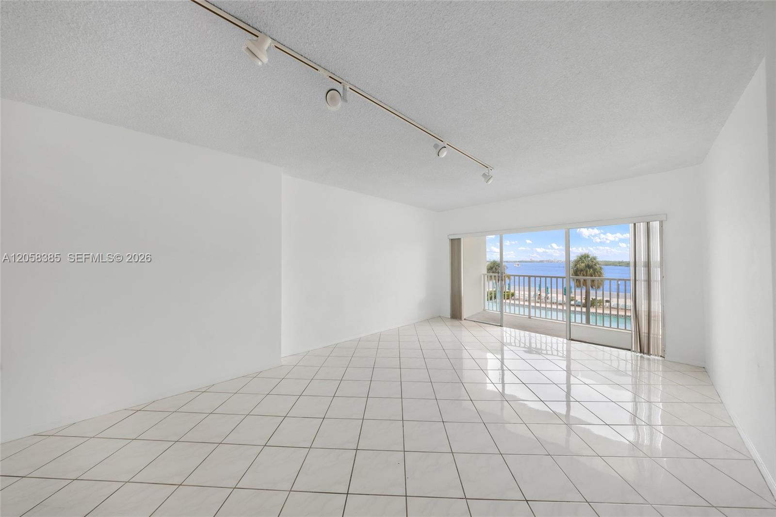 202 1 / 2 762 sq. ft. $ 2026-07-22 0 Photo