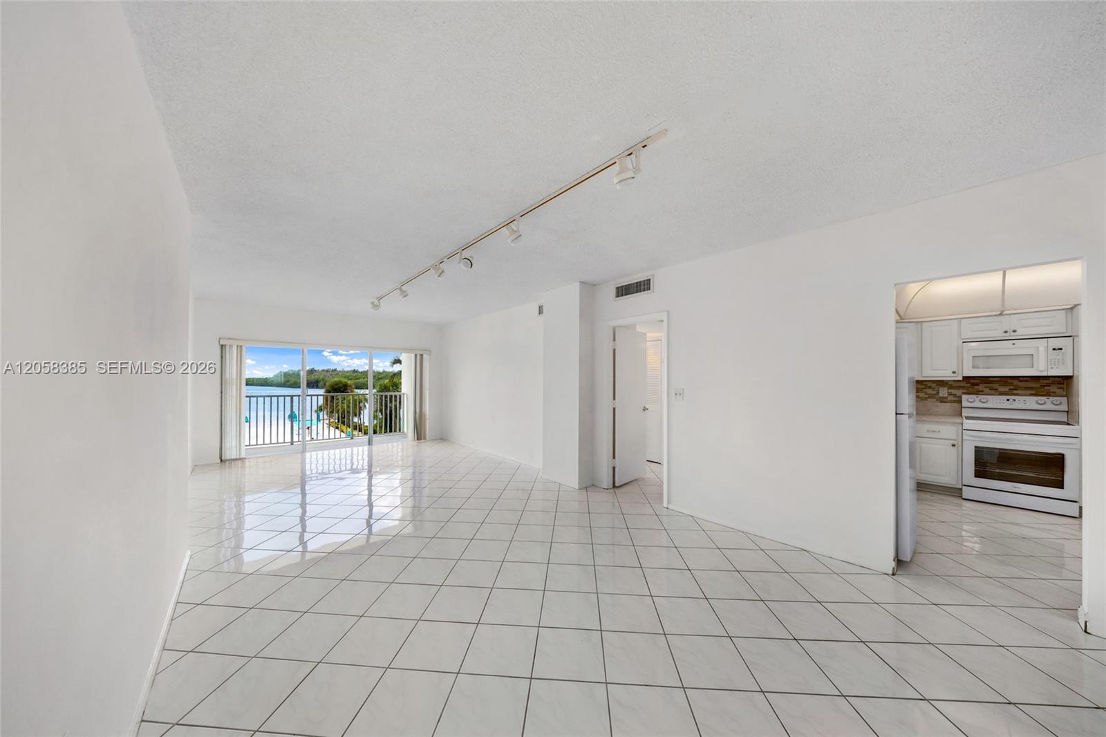 202 1 / 2 762 sq. ft. $ 2026-07-22 0 Photo