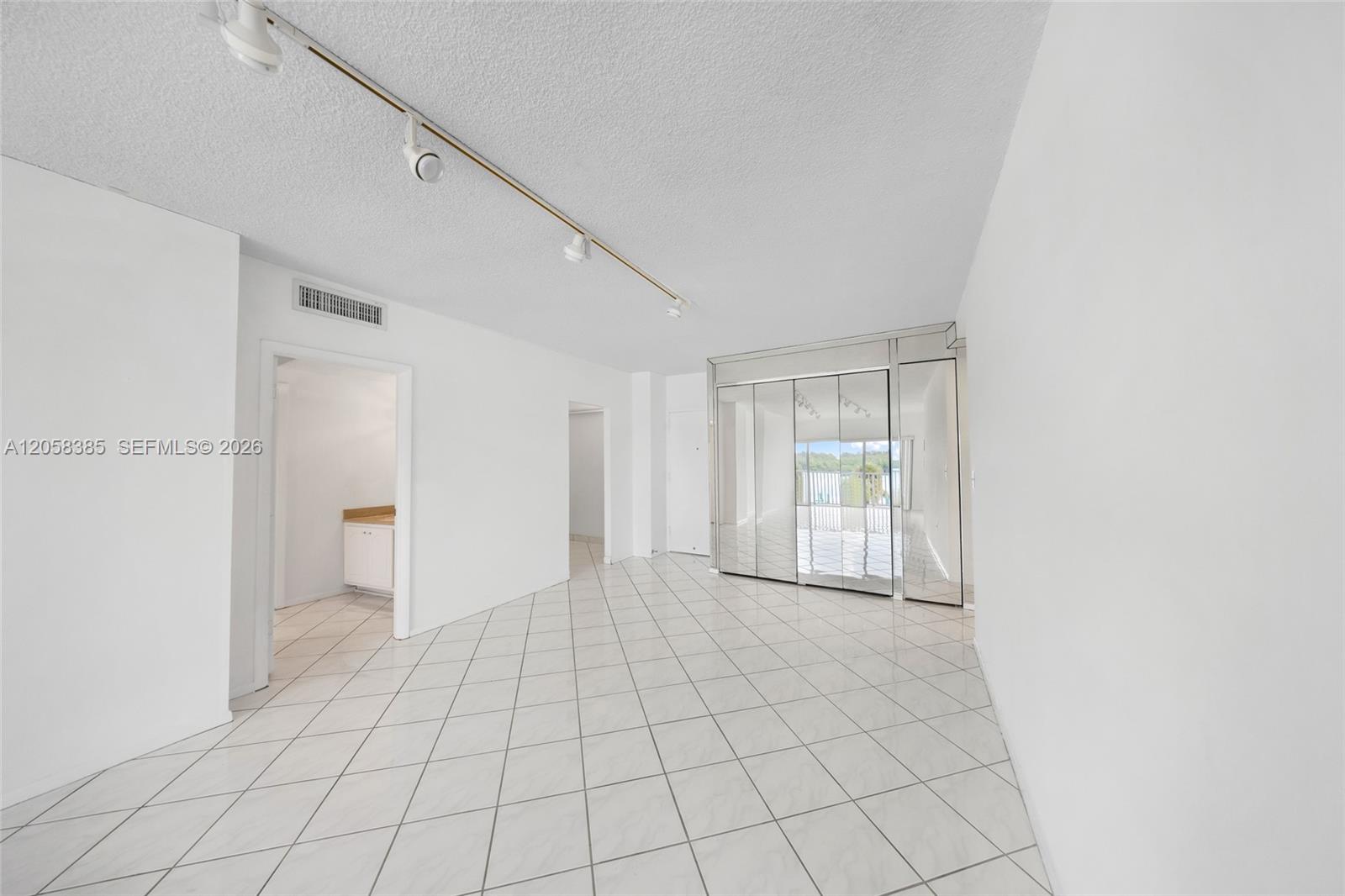 202 1 / 2 762 sq. ft. $ 2026-07-22 0 Photo