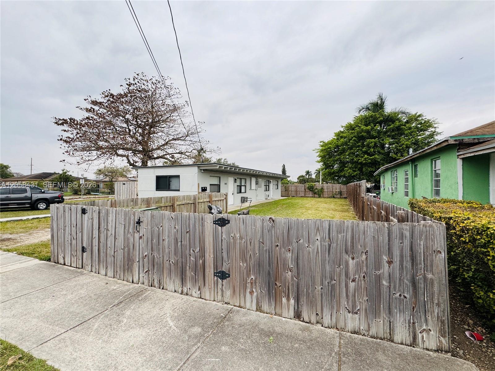   /  900 sq. ft. $ 2026-07-23 0 foto