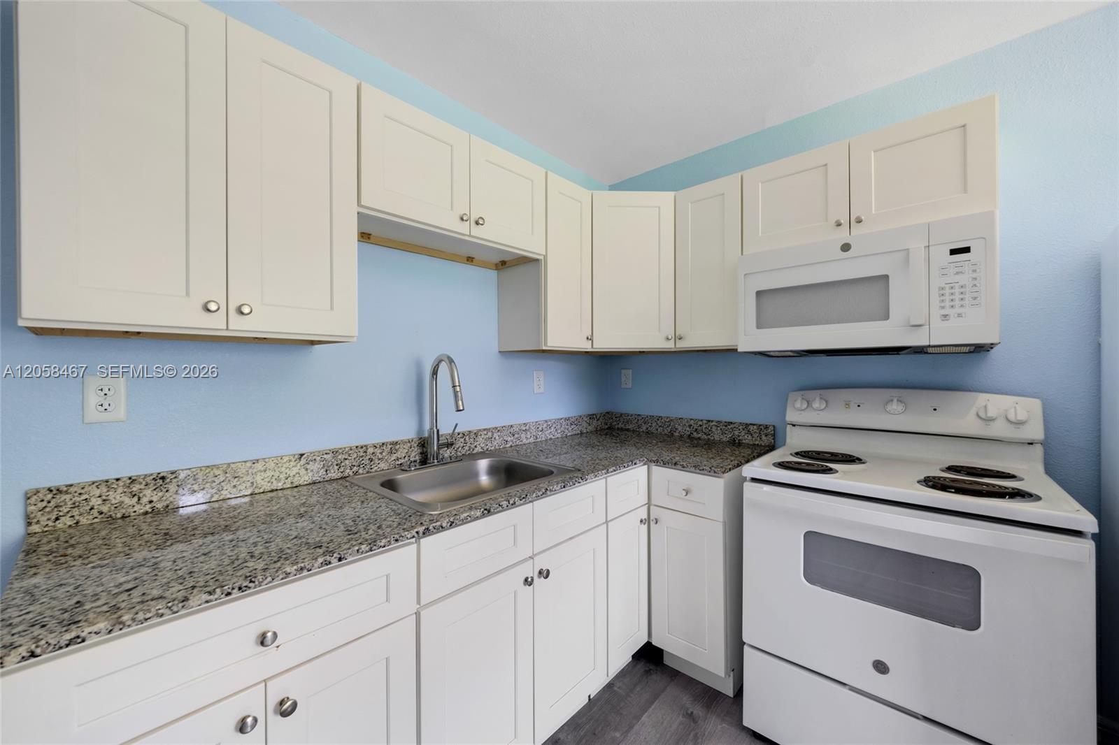 Ver detalles / 3269 sq. ft. $ 2026-07-23 0 foto