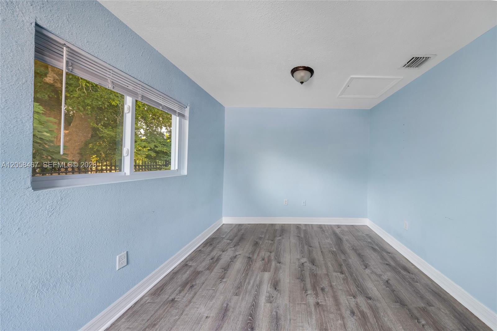 Ver detalles / 3269 sq. ft. $ 2026-07-23 0 foto