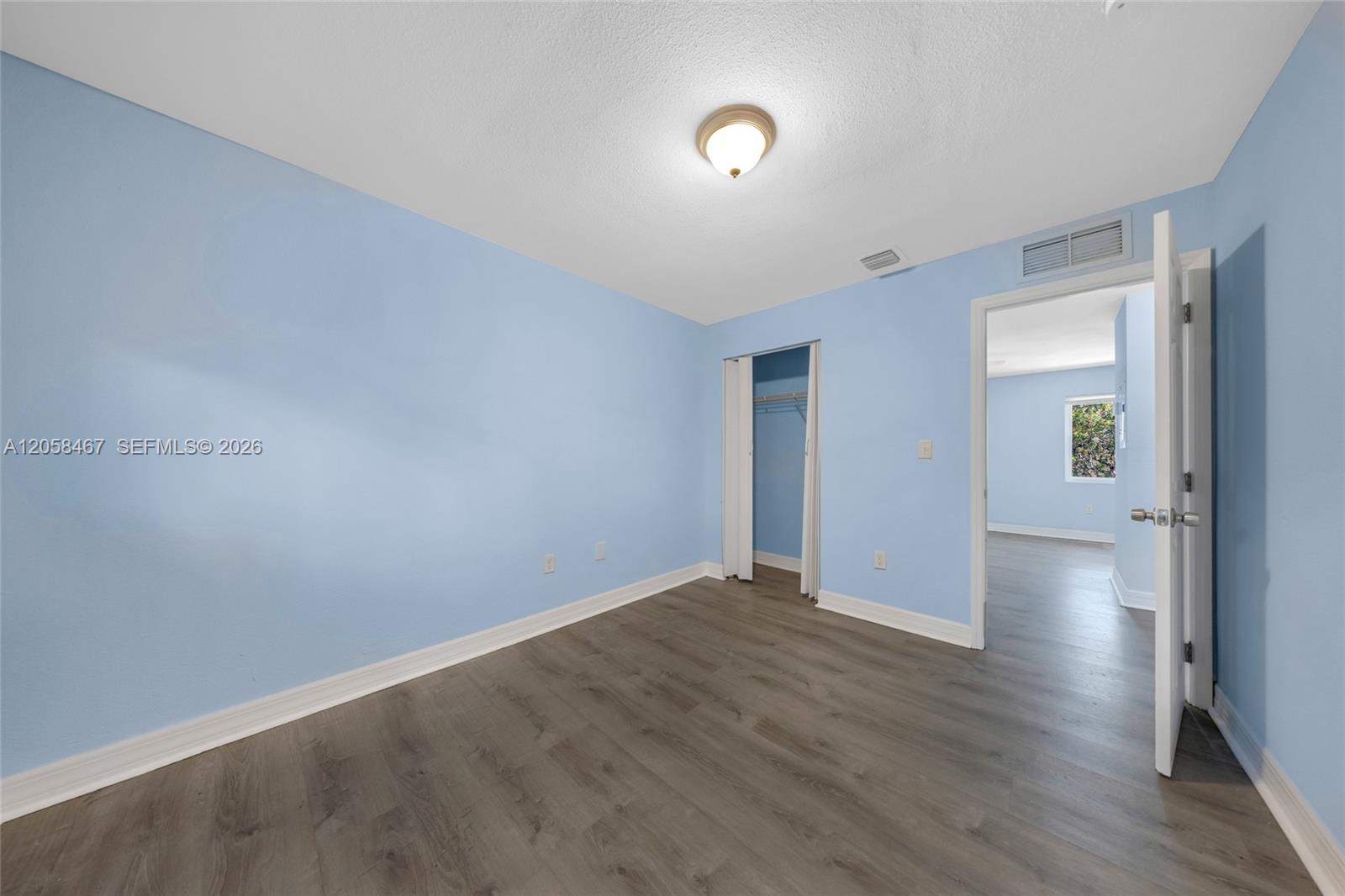 Ver detalles / 3269 sq. ft. $ 2026-07-23 0 foto