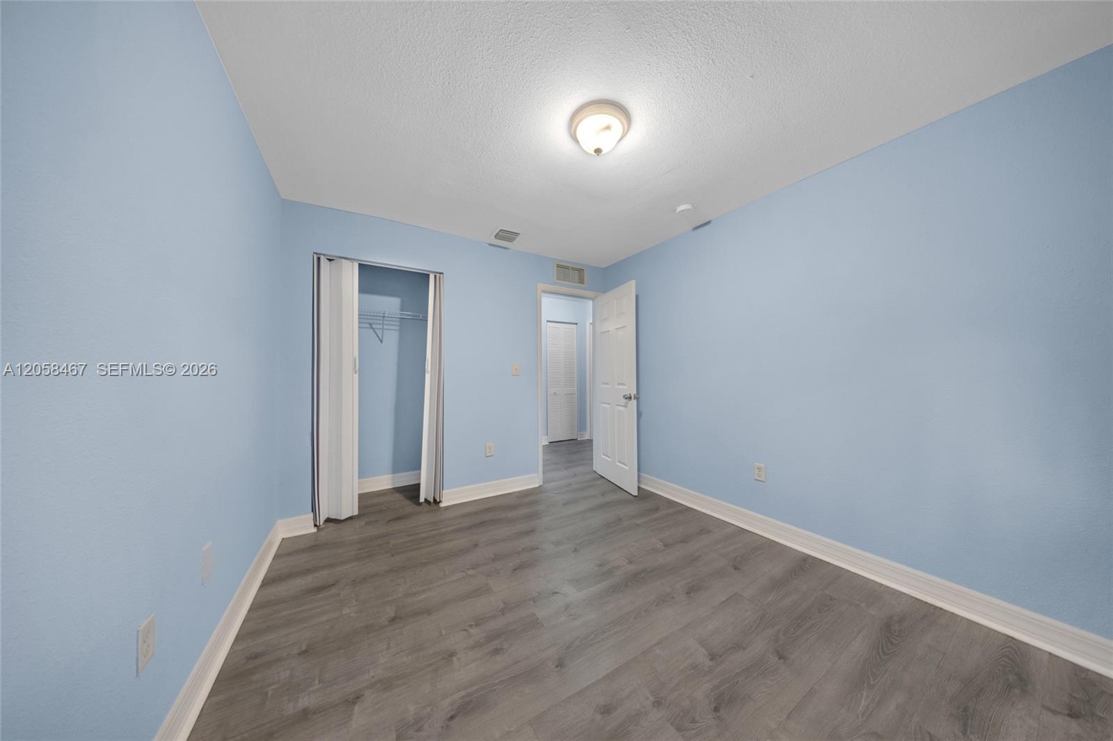 Ver detalles / 3269 sq. ft. $ 2026-07-23 0 foto