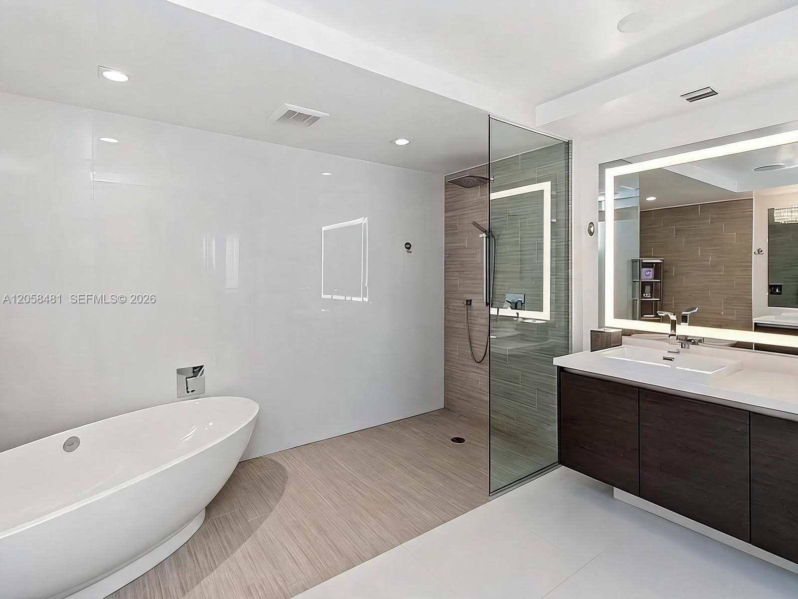 See details 4-802 3 / 4 1892 sq. ft. $ 2026-07-23 0 Photo