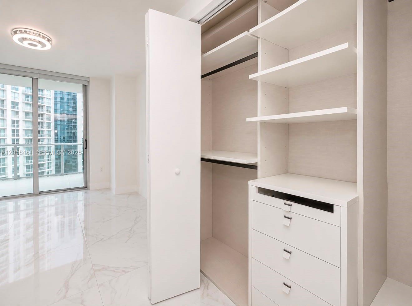See details 4-802 3 / 4 1892 sq. ft. $ 2026-07-23 0 Photo