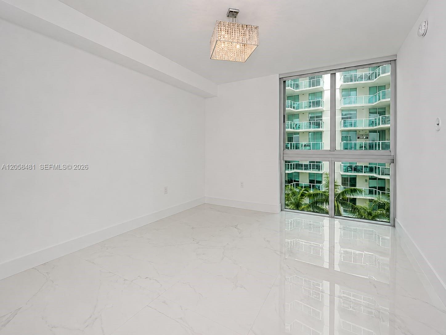 See details 4-802 3 / 4 1892 sq. ft. $ 2026-07-23 0 Photo