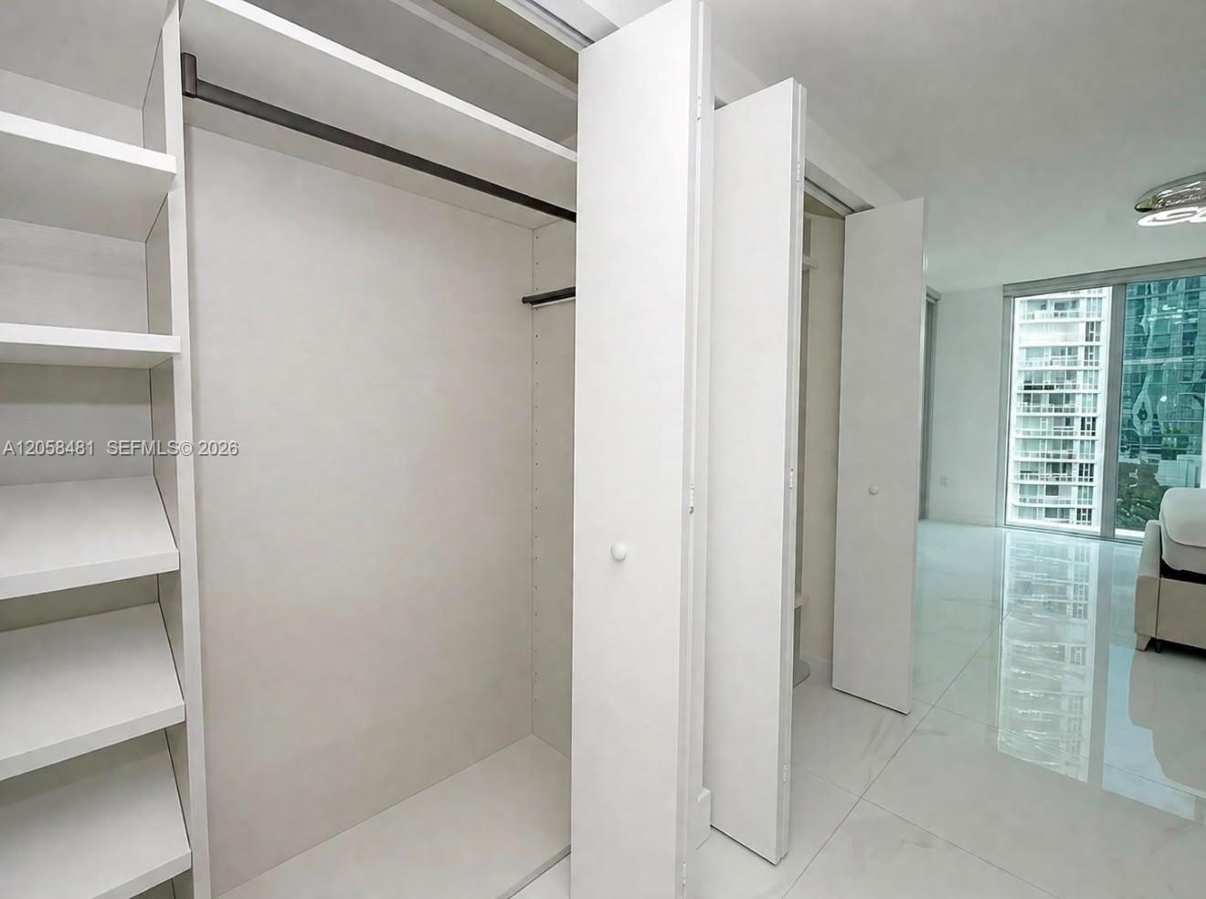 See details 4-802 3 / 4 1892 sq. ft. $ 2026-07-23 0 Photo