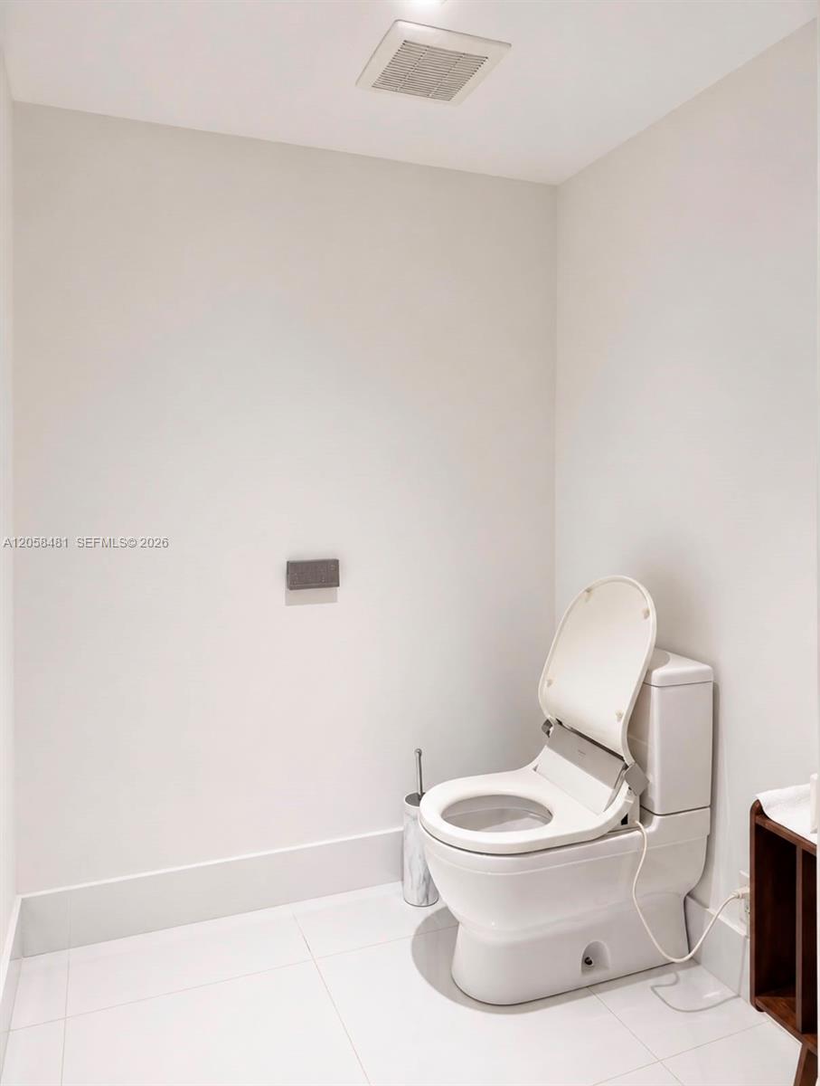 See details 4-802 3 / 4 1892 sq. ft. $ 2026-07-23 0 Photo