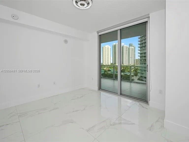See details 4-802 3 / 4 1892 sq. ft. $ 2026-07-23 0 Photo