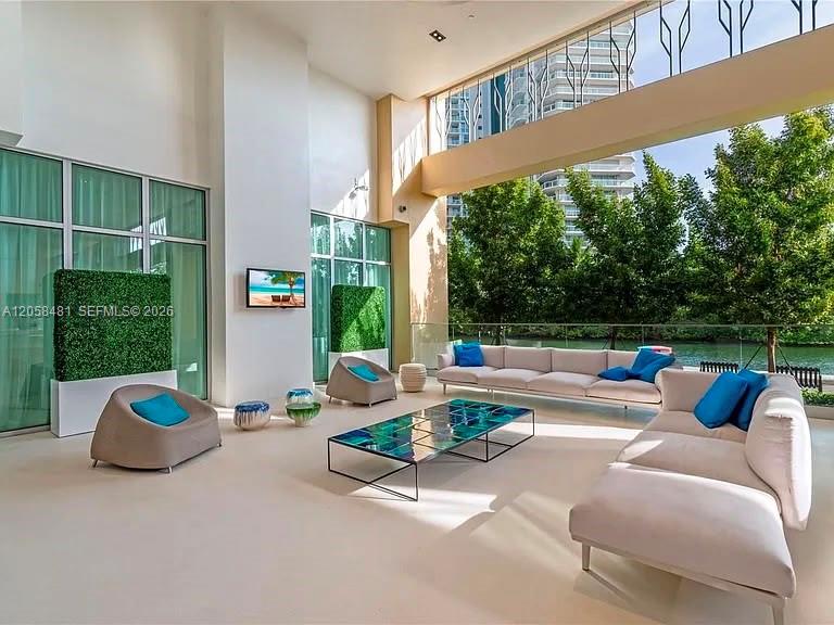 See details 4-802 3 / 4 1892 sq. ft. $ 2026-07-23 0 Photo