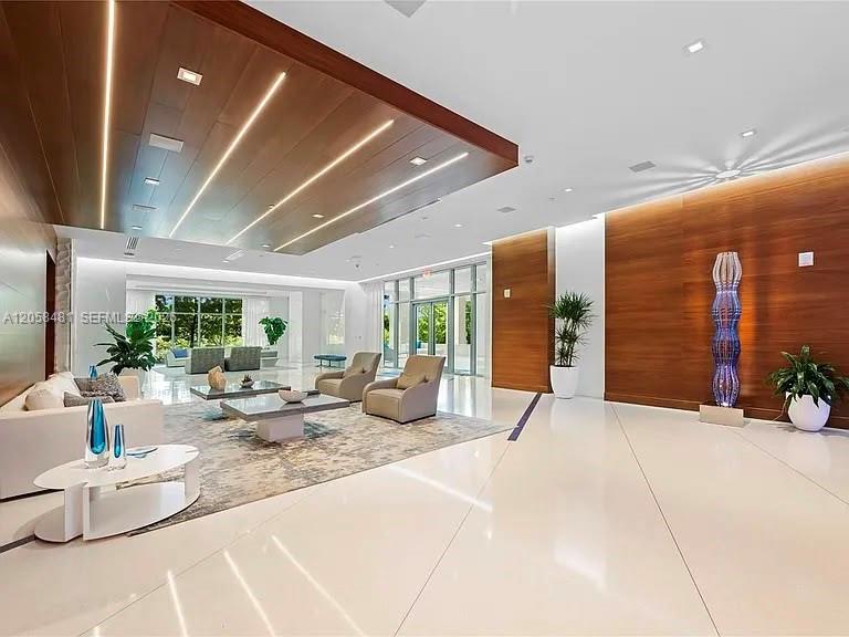 See details 4-802 3 / 4 1892 sq. ft. $ 2026-07-23 0 Photo
