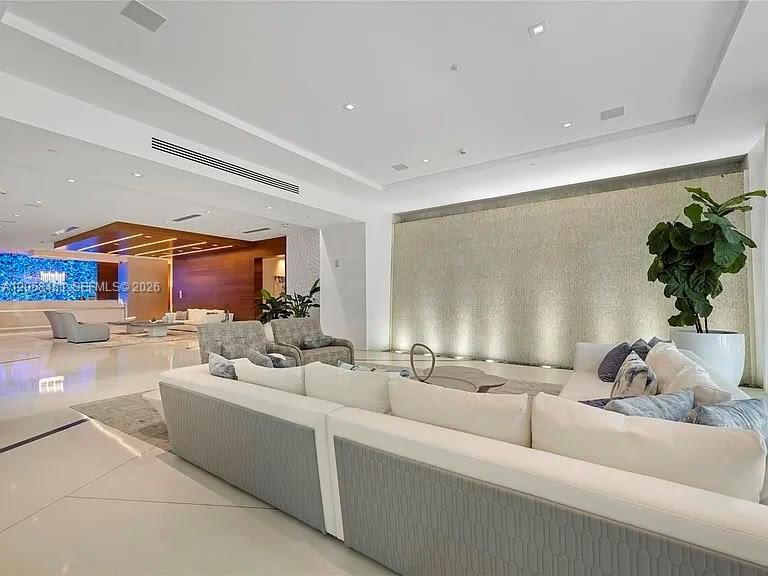 See details 4-802 3 / 4 1892 sq. ft. $ 2026-07-23 0 Photo
