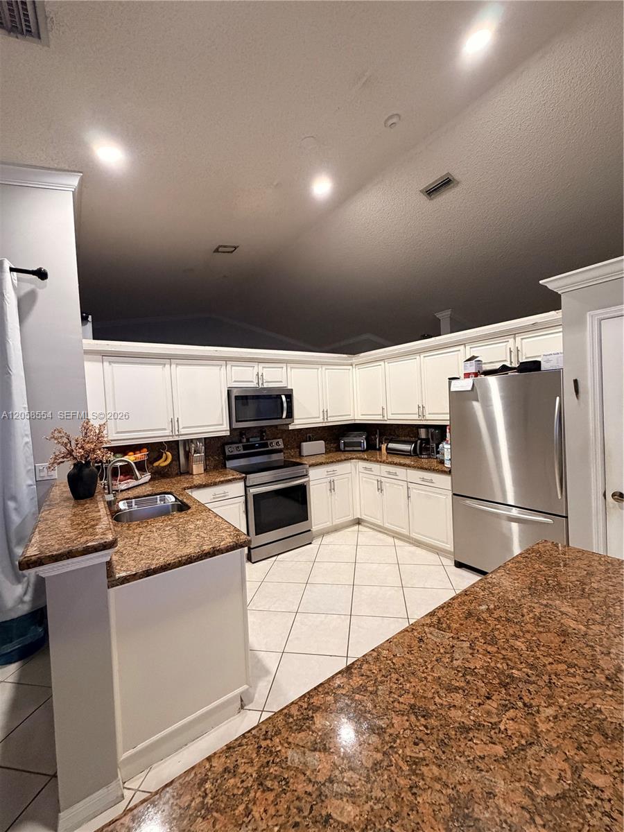 Ver detalles 19450 4 / 2 2761 sq. ft. $ 2026-07-23 0 foto