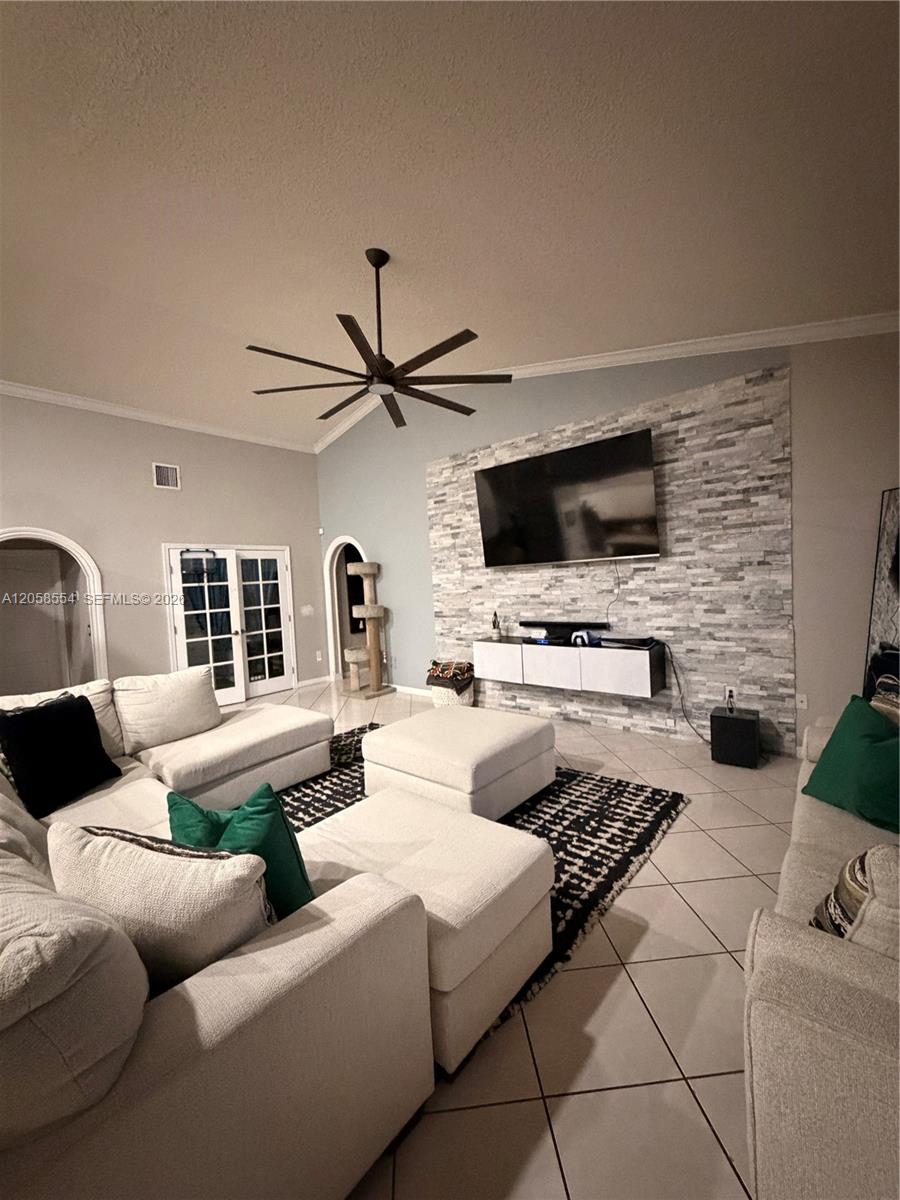 Ver detalles 19450 4 / 2 2761 sq. ft. $ 2026-07-23 0 foto