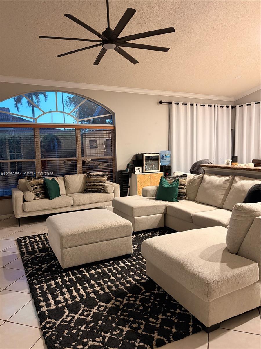 Ver detalles 19450 4 / 2 2761 sq. ft. $ 2026-07-23 0 foto