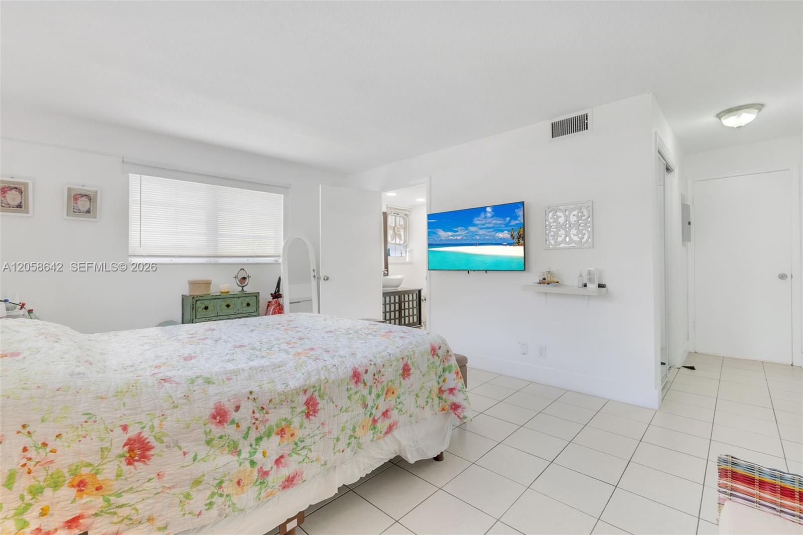 Photo of 233 14th Ave #108, Hallandale Beach, Florida, 33009 -