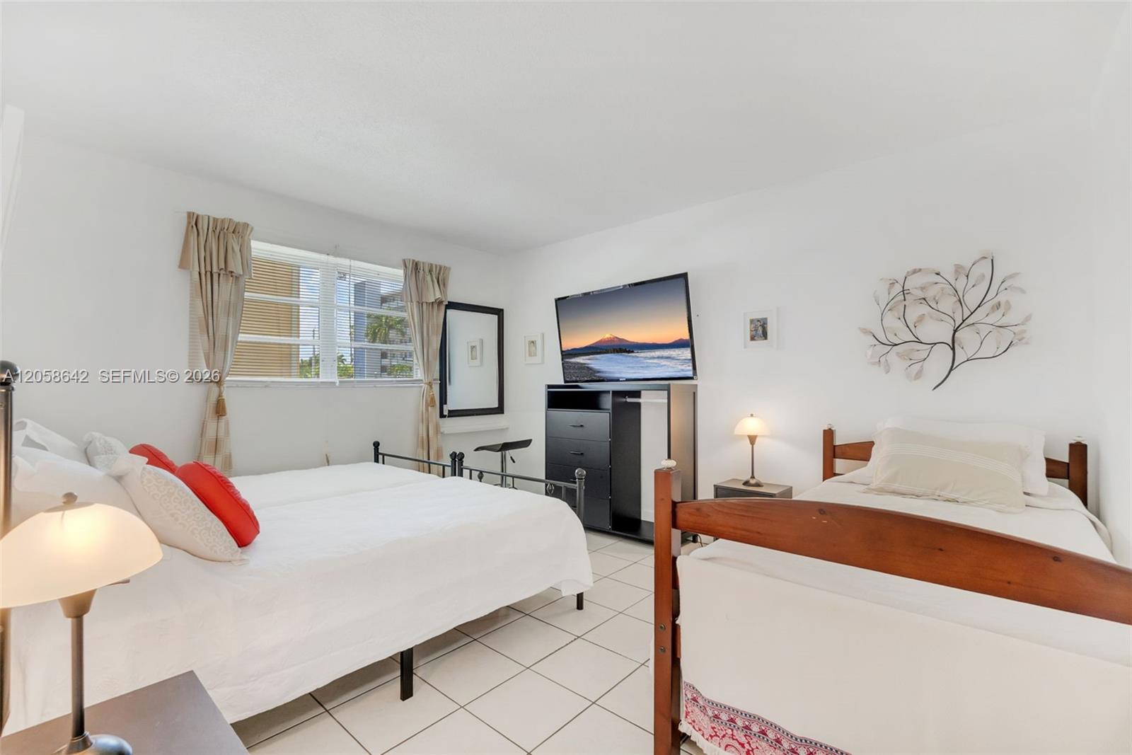 Photo of 233 14th Ave #108, Hallandale Beach, Florida, 33009 -
