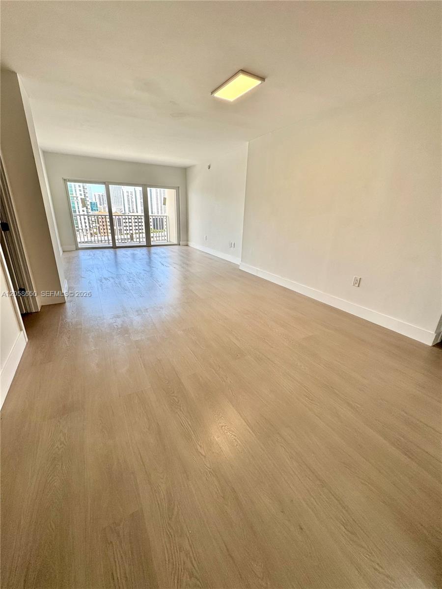 1201 1 / 2 762 sq. ft. $ 2026-07-23 0 Photo